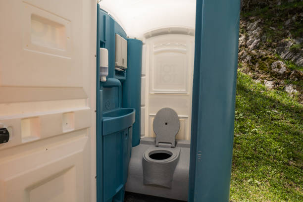 Best Portable bathroom rental  in Charlotte Park, FL